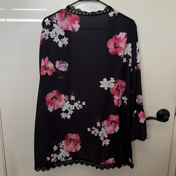 50% off! Kimono floral long sleeve cover up NWOT - Picture 3 of 3